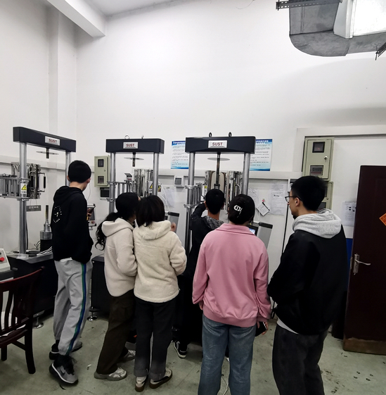 中南大學(xué)百萬訂單試驗機項目順利交付